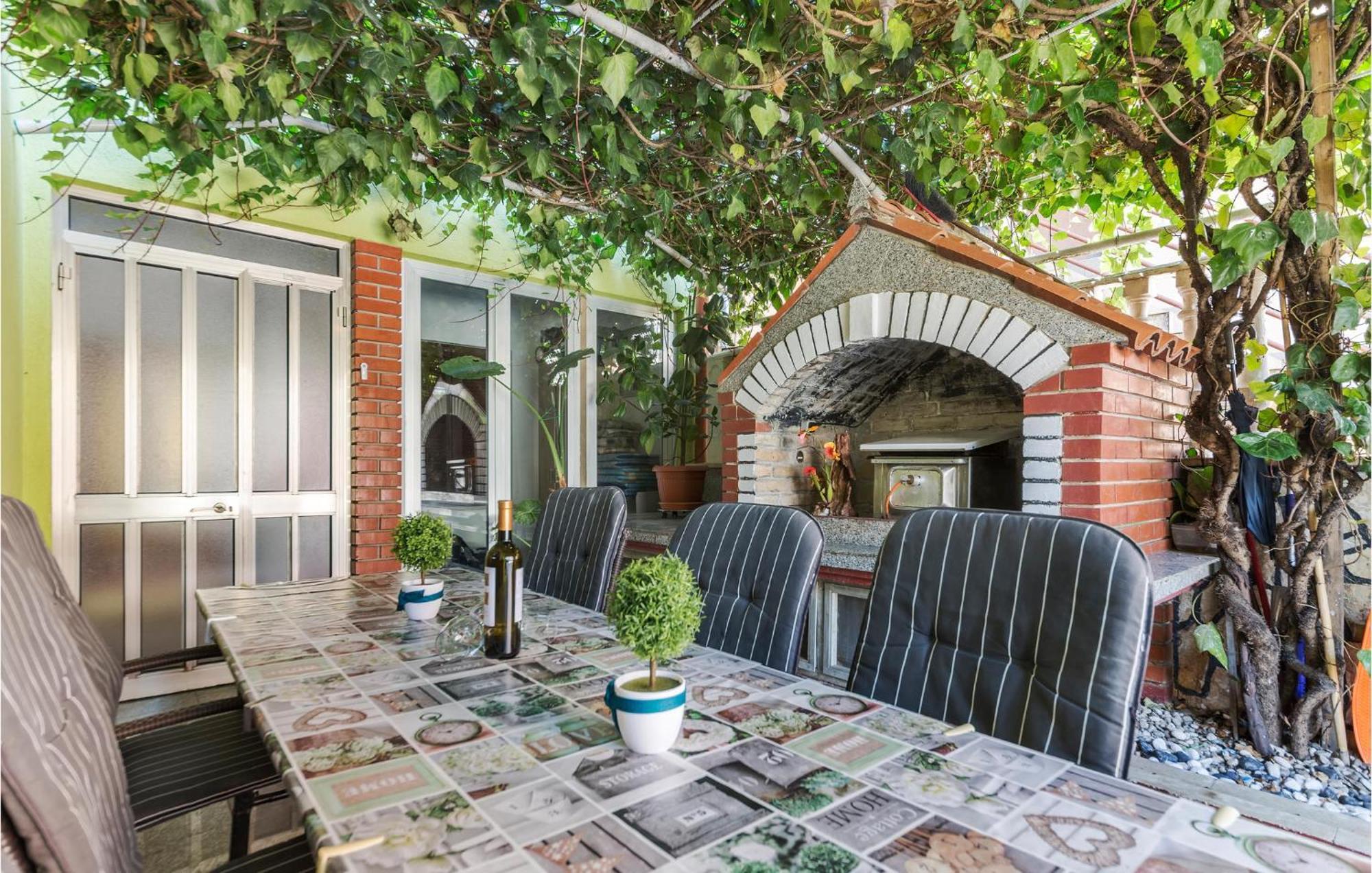 Stunning Apartment In Pula With Wifi Pula