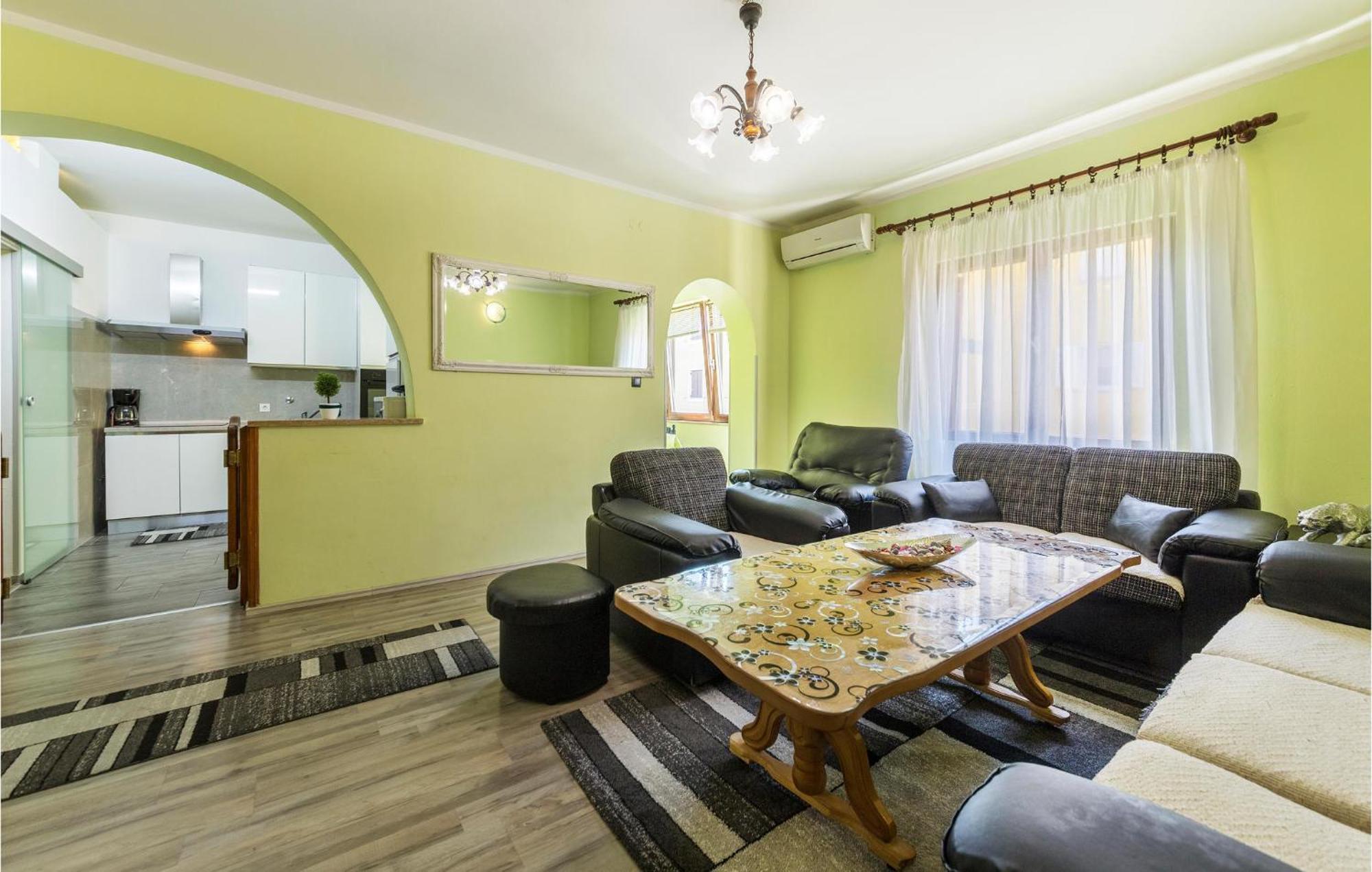 Appartamento Stunning In With Wifi Pola