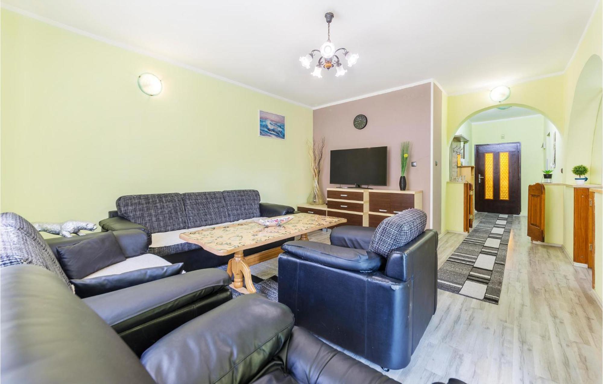 Stunning Apartment In Pula With Wifi *