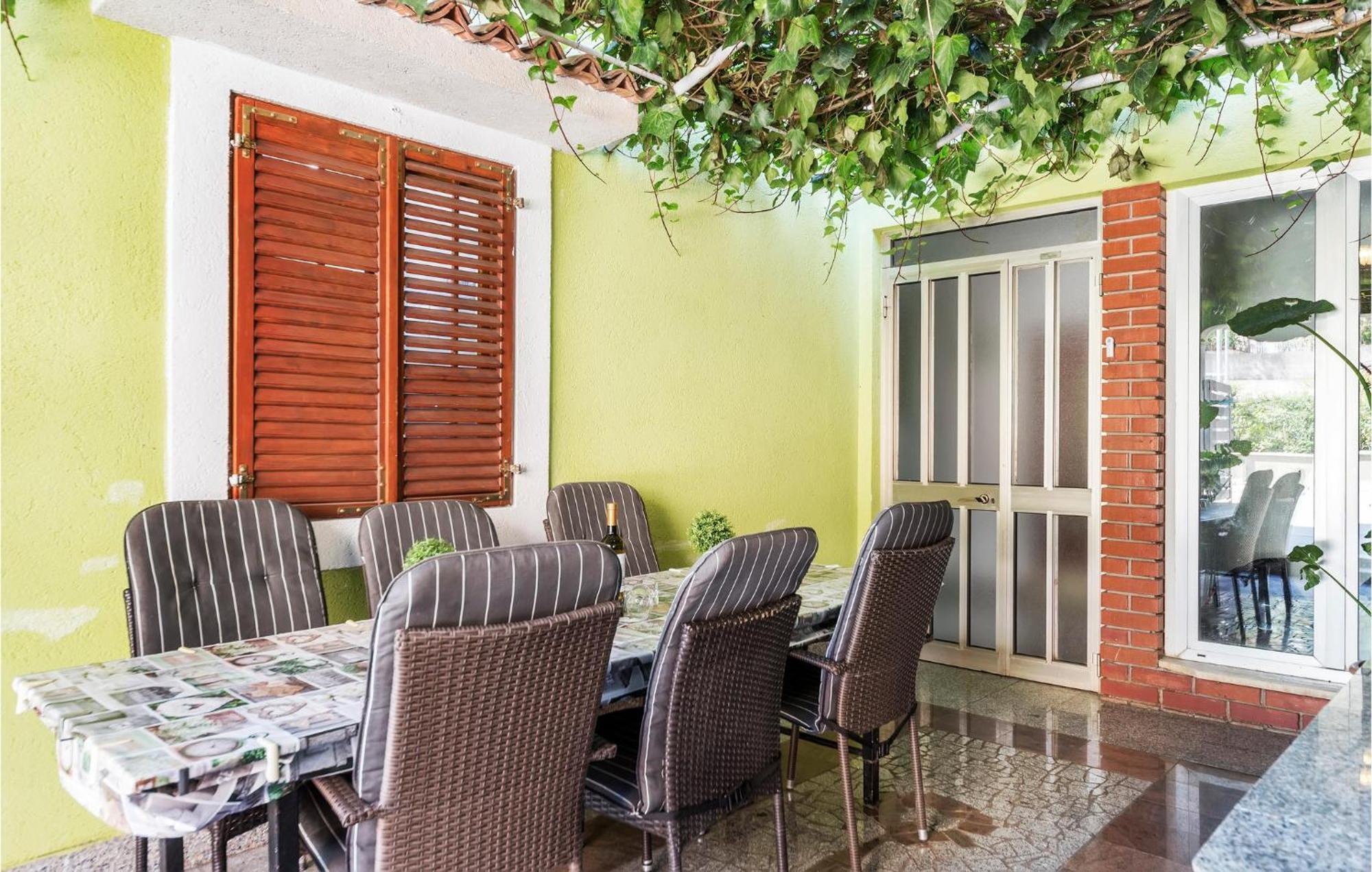 Stunning Apartment In Pula With Wifi *